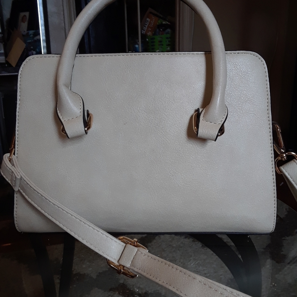 Handy and cut beige bag
